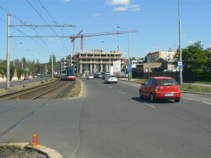 Na Praze 12 staví novou radnici. Hrubá stavba je už dokončena