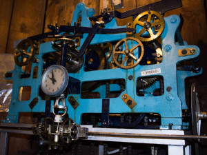 FOTO: Když musí kostelní hodiny k hodináři. Hodiny na pražských památkách budou opraveny