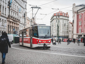 Tramvaje v Praze ode dneška jezdí častěji. Původní stav zřejmě začne platit 25. května