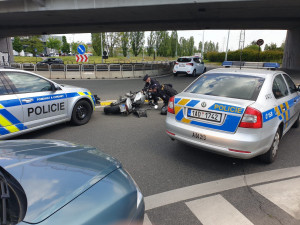 VIDEO: Dramatická honička v ulicích Prahy. Policii ujížděl zfetovaný motorkář