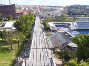 FOTO, VIDEO: Po Negrelliho viaduktu ode dneška jezdí vlaky. Podívejte se na video