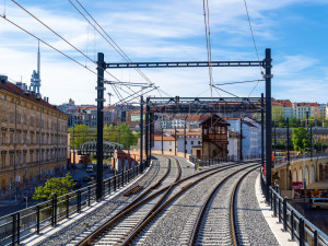 FOTO, VIDEO: Po Negrelliho viaduktu ode dneška jezdí vlaky. Podívejte se na video