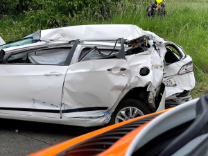 Vážná nehoda v Cínovecké ulici v Praze. Těžce zraněný člověk skončil v nemocnici.