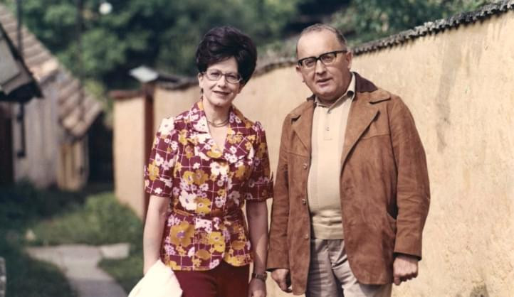 V Praze odhalili pamětní desku manželům Kalabisovým.