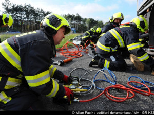 Jeho držení za ruku mi zachránilo život,  přestala jsem se bát, děkuje žena pražskému hasiči.