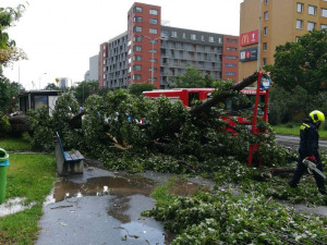 FOTO: Prahu zasáhla silná bouřka. V Thomayerově nemocnici zaplavila voda suterén