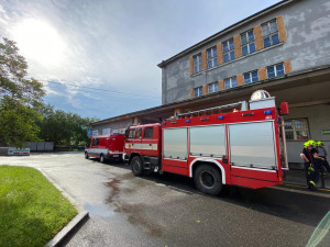 FOTO: Pražští hasiči řešili během včerejška téměř padesát zásahů v souvislosti s bouřkou a deštěm