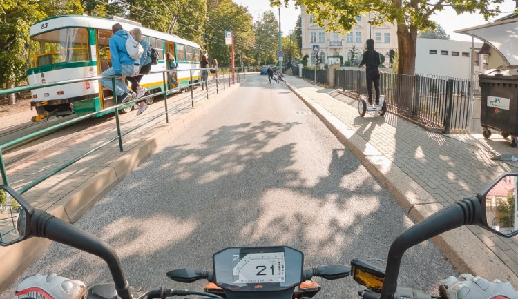 Vznikají nové video pomůcky a animace sloužící pro odhalování rizik při jízdě na motorce