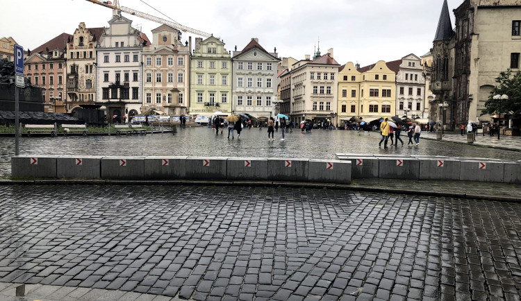 Jsou bloky na Staromáku dobrým řešením? Podívejte se na srovnání se světem