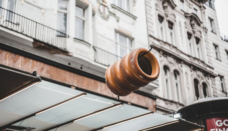 Praha rozdá podnikům pět milionů korun, aby bojovala s vizuálním smogem