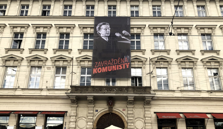 Dnes v noci bude na budovu sídla KSČM promítán portrét Milady Horákové