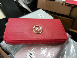 FOTO: Lego, My Little Pony i Michael Kors. Celníci objevili v Sapě padělky za statisíce