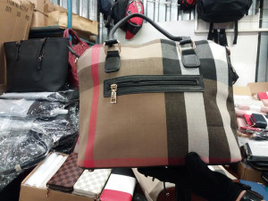 FOTO: Lego, My Little Pony i Michael Kors. Celníci objevili v Sapě padělky za statisíce