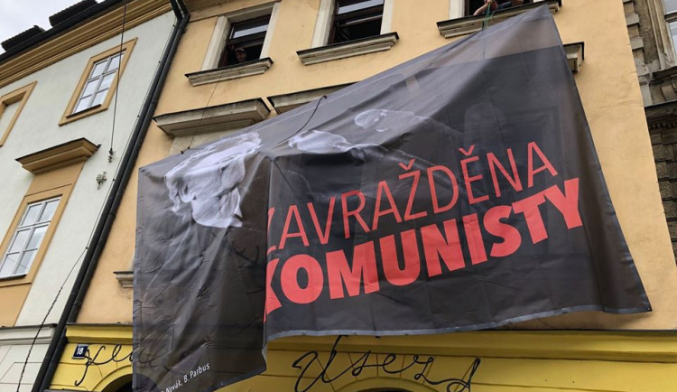 Jedna z plachet projektu Dekomunizace.