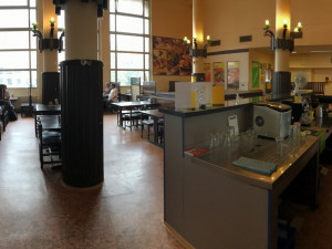 FOTO: Legendární smíchovské nádražce Oáza končí smlouva. Nahradí ji food court