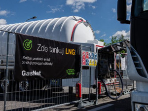 U Prahy vznikla první mobilní samoobslužná čerpací stanice na LNG. V provozu je devět vozidel na toto palivo