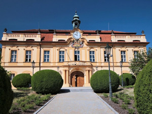 Praha 8 bude odpouštět nájem podnikatelům. Pomůže asi čtyřem stovkám nájemců