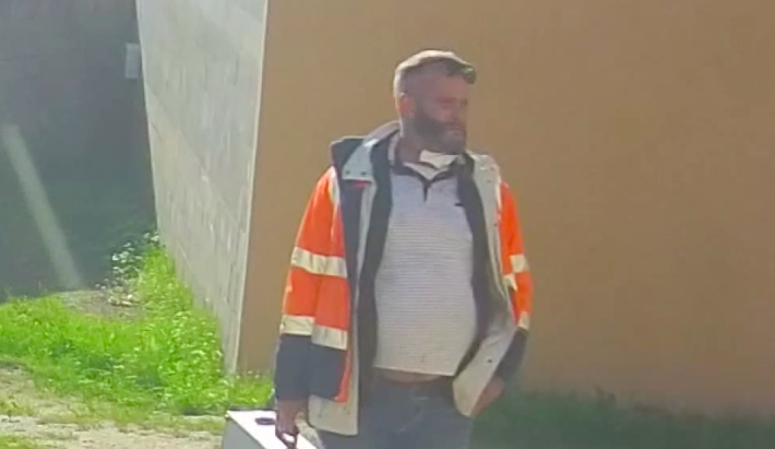 Natáčím dokument o záchranné službě, hájil se muž, který vykradl dvě sanitky. Hledá ho policie.