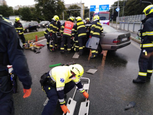 FOTO, VIDEO: Nehoda přerušila provoz ve Strahovském tunelu. Řidič je zraněný