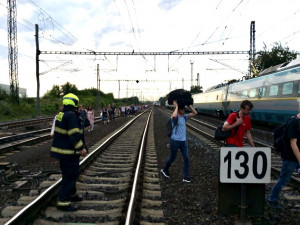 Páteční srážku vlaků v Běchovicích zřejmě zavinila lidská chyba