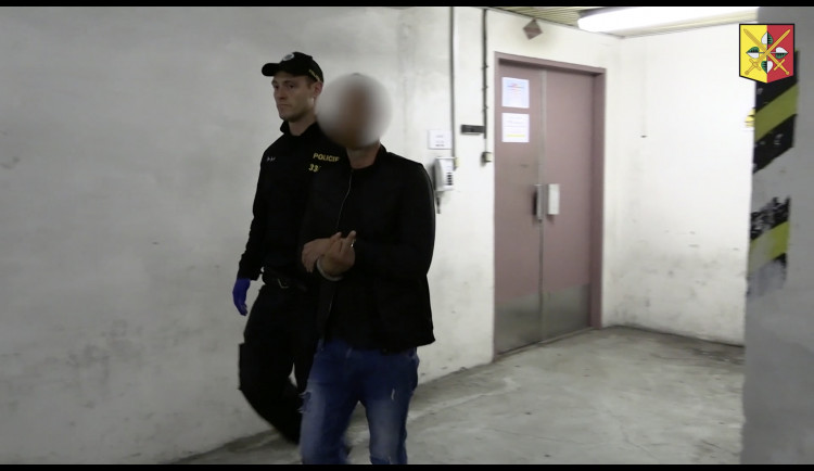 VIDEO: Kriminalisté chytli kapsáře. Okradená byla i téměř devadesátiletá důchodkyně