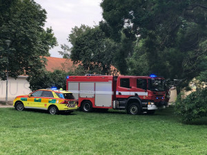 FOTO, VIDEO: Kampu zahalil kouř. Hořelo v Sovových mlýnech