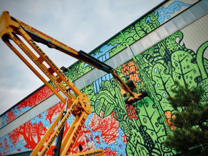 U Letiště Václava Havla vznikla jedna z největších venkovních maleb na světě.