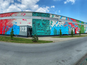 U Letiště Václava Havla vznikla jedna z největších venkovních maleb na světě.