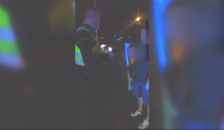 VIDEO: Strážníci zastavili opilého řidiče. Prý vypil čtyři piva, měl přes dvě promile