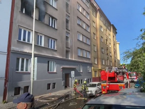 Obyvatelé domu ve Strojnické ulici v Holešovicích se po výbuchu dočkali podpory sousedů
