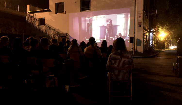 Letní kino Zeď: Zajímavé filmy v přátelské atmosféře