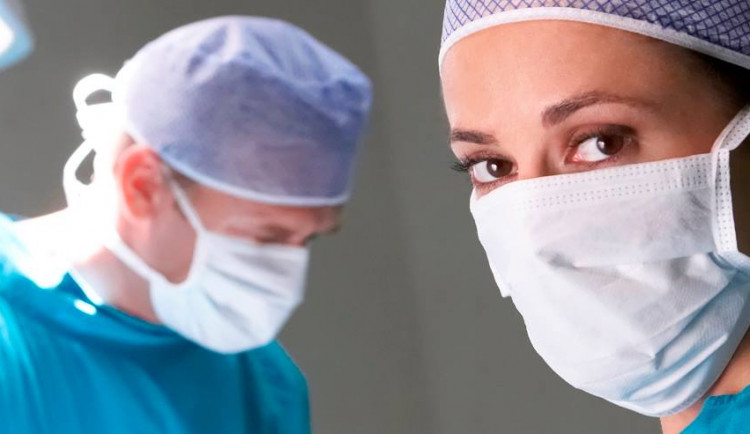 Platy ve zdravotnictví by se příští rok mohli zvednout o 5 procent, řekl Vojtěch