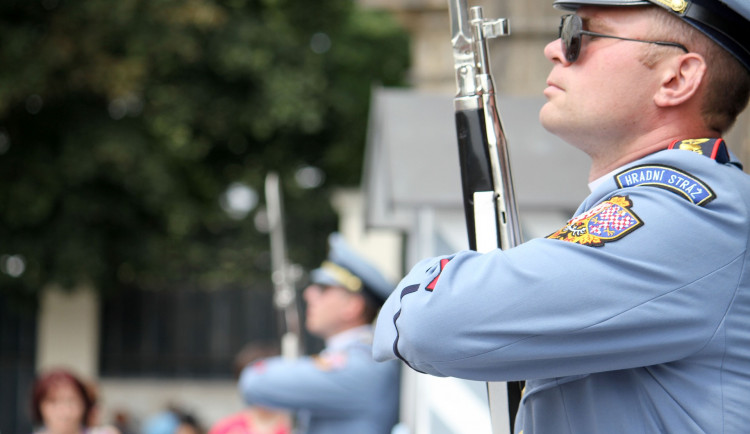 Koronavirus na Pražském hradě. Rota stráže musela do karantény