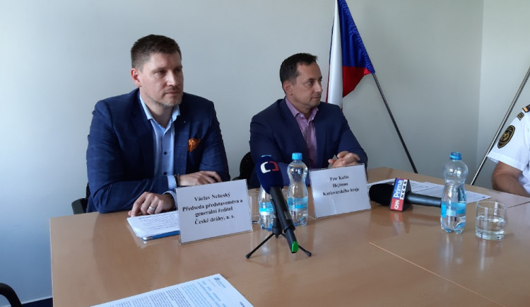 Hejtman a generální ředitel Českých drah pojedou děkovat do Perninku