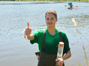 FOTO: Je voda v Praze znečištěná? Arnika provádí analýzu