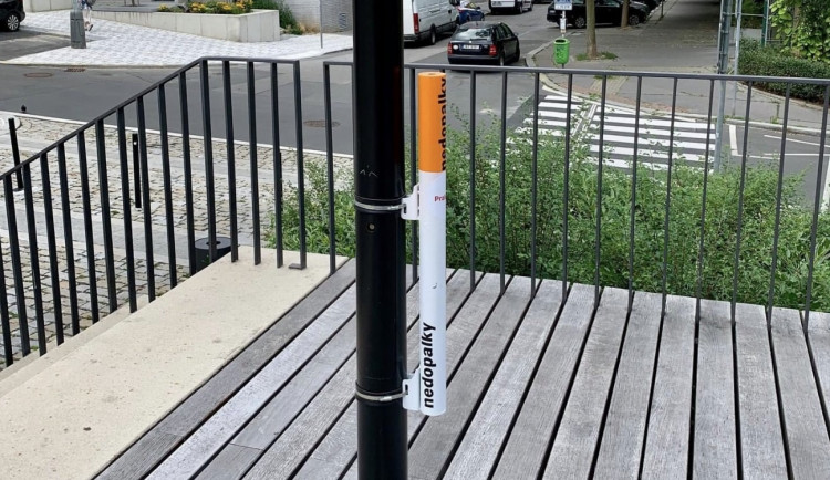 Popelník se vzhledem cigarety. Chceme vyvolat diskuzi, říká starosta Prahy 3