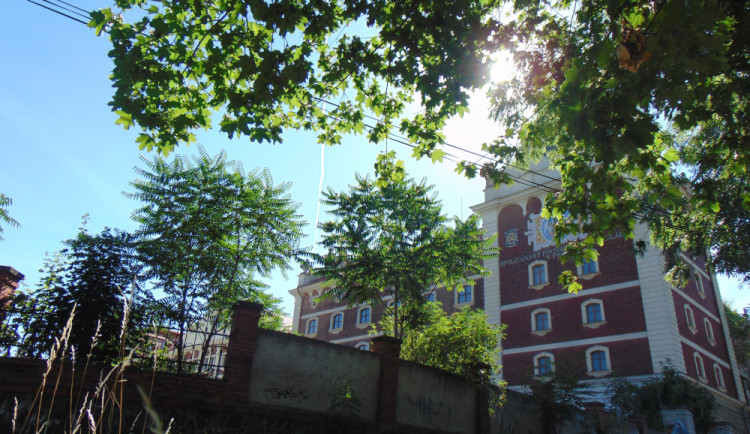 ZA ROHEM: Braník od pivovaru až po lesní divadlo