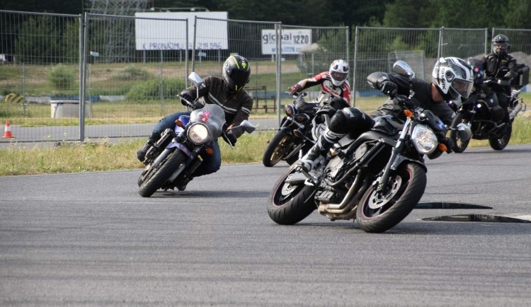Učme se přežít. Motorkáři nejčastěji umírají kvůli vysoké rychlosti