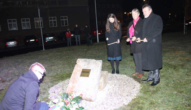 ČSOB chce vydělat statisíce korun na pozemku pro památník politickým vězňům