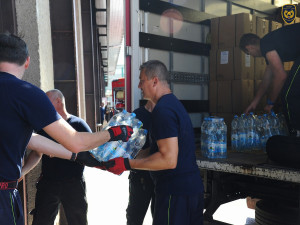 FOTO, VIDEO: Pražští hasiči dorazili do Bejrútu. Pomohou obyvatelům zničeného města