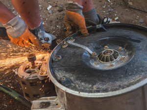 S barevným kontejnerem to teprve začíná. Jak vypadá cesta tříděného odpadu?