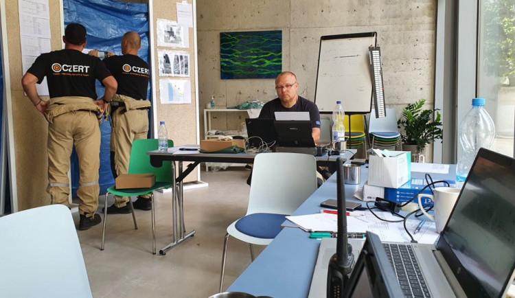 Čeští hasiči budou v Bejrútu operovat půl kilometru od místa výbuchu.