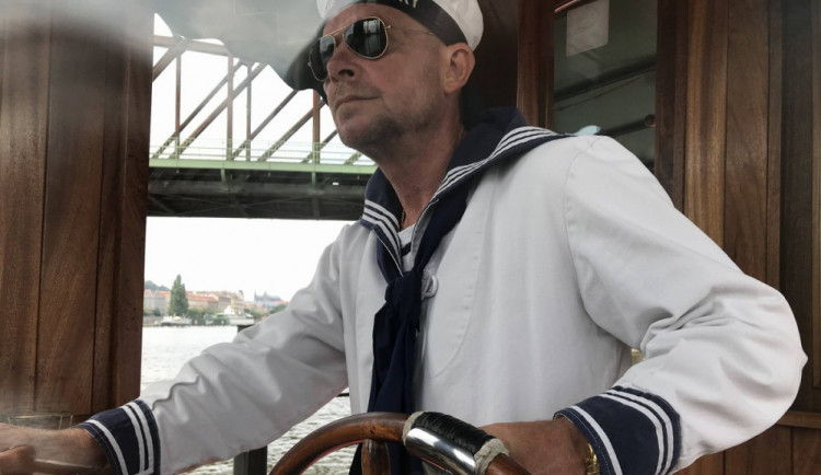 (NE)OBYČEJNÍ: Jaké je být převozníkem na Vltavě? Přečtěte si Honzův příběh