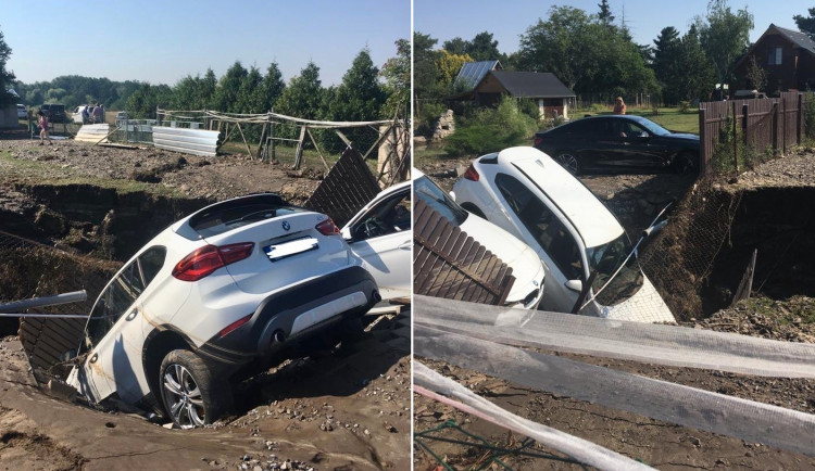 Na okraji Prahy se propadla zahrada. V jámě skončila dvě auta.