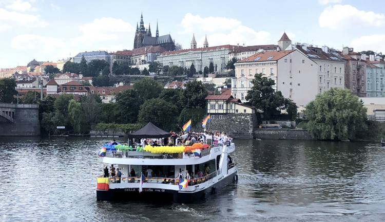 Duhová loď a Pražský hrad