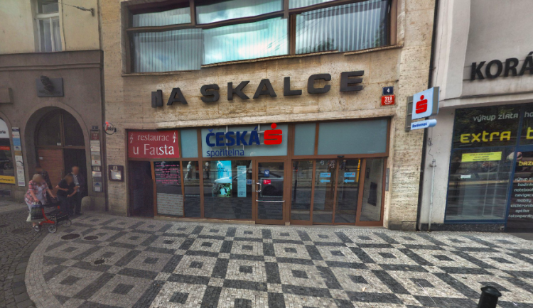 Nákaza koronavirem v České spořitelně může mít původ v klubu Techtle Mechtle