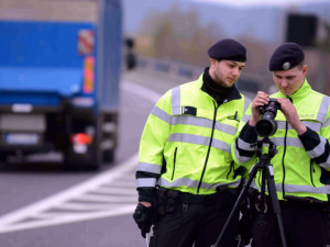 Policie bude v pátek opět měřit na řadě míst rychlost aut