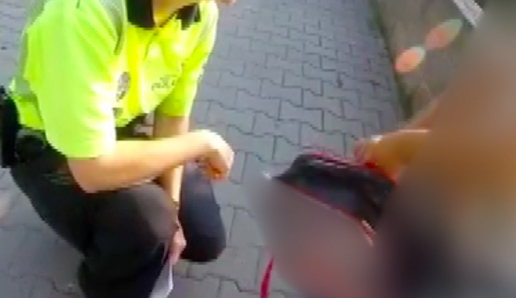 Chlapec se toulal po Radotíně. Měl být na táboře.