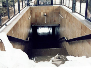 Chaos, miliardové škody i utopené soupravy. Takhle před osmnácti lety vypadalo pražské metro.