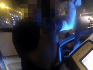 VIDEO: Muže se zadrženým řidičákem prozradil dopravní přestupek. Nadýchal dvě promile
